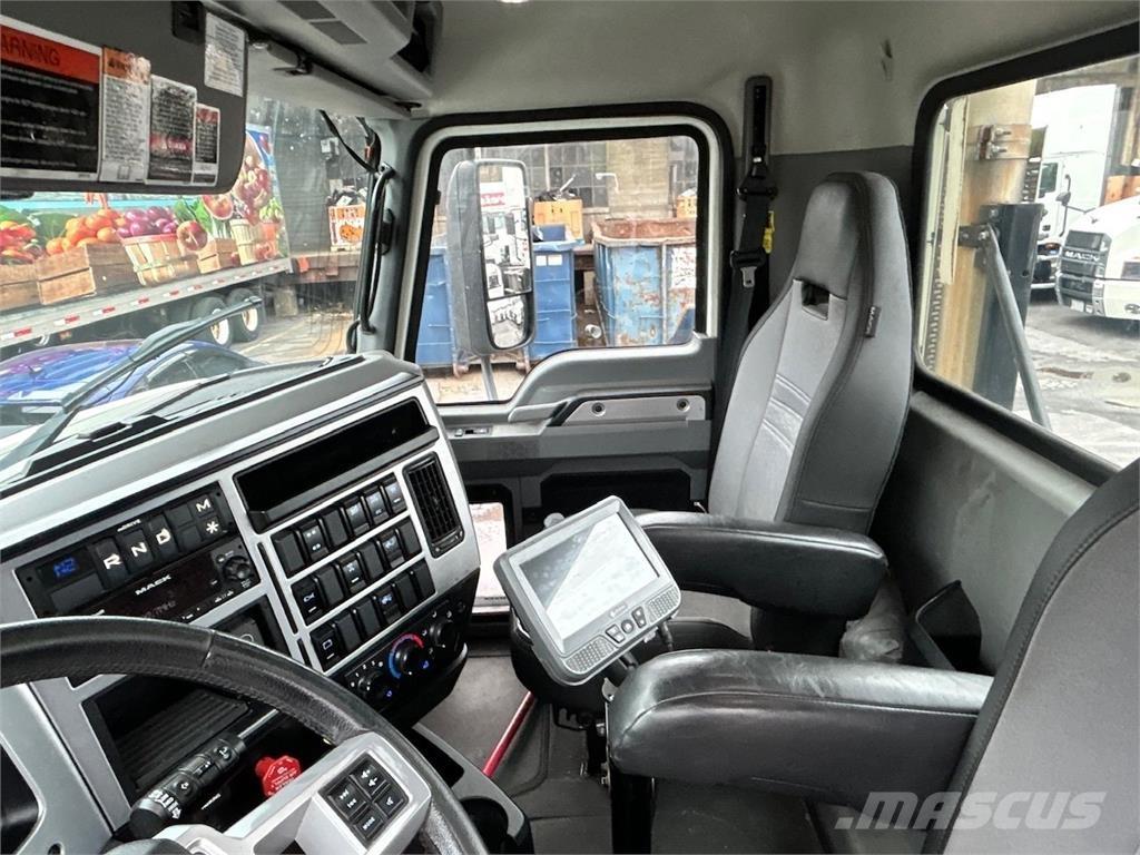 Mack AN64T Tracteur routier