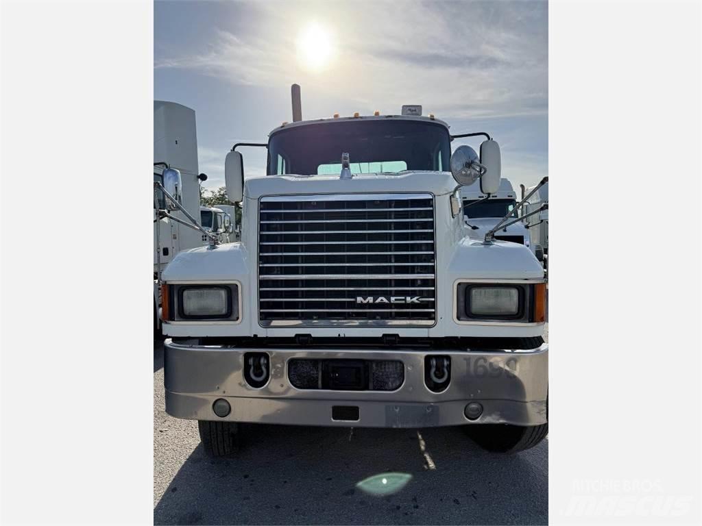 Mack CHU613 Tracteur routier