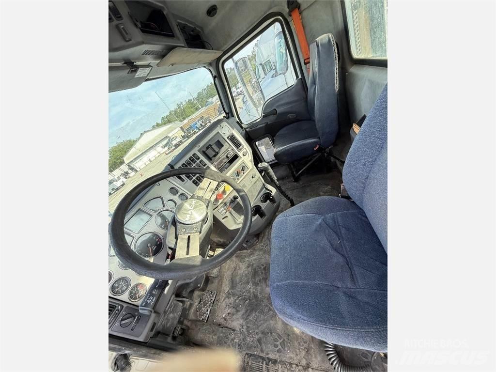 Mack CHU613 Tracteur routier