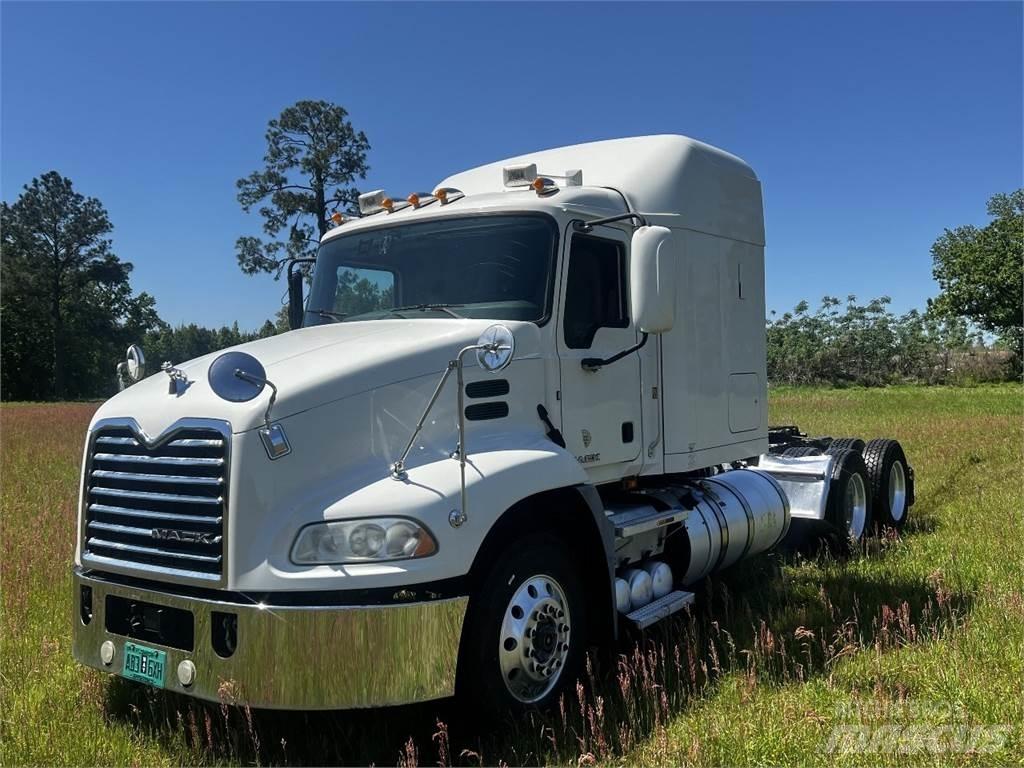 Mack CXU 613 Tracteur routier