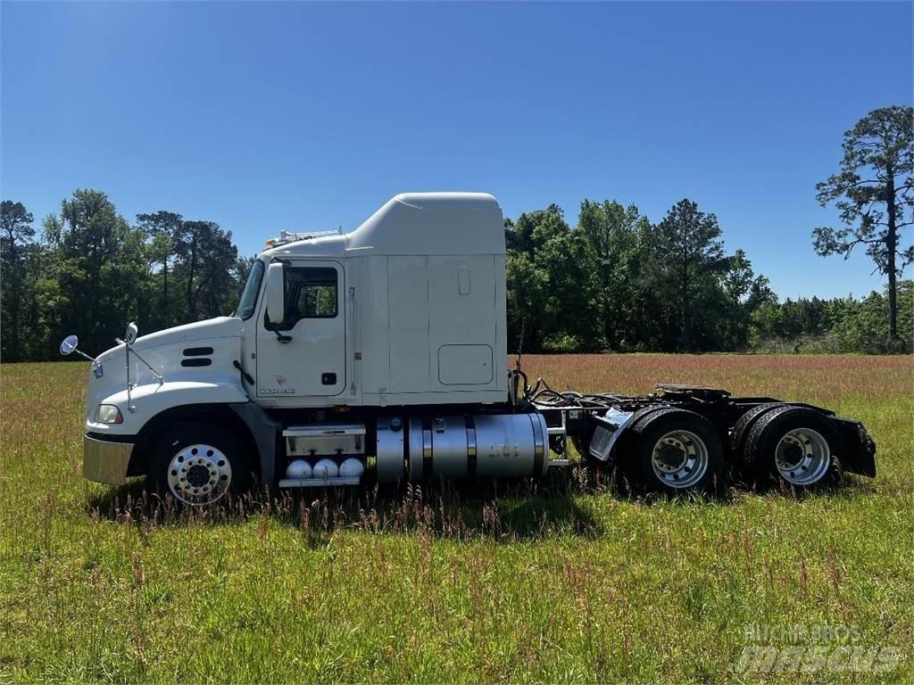 Mack CXU 613 Tracteur routier