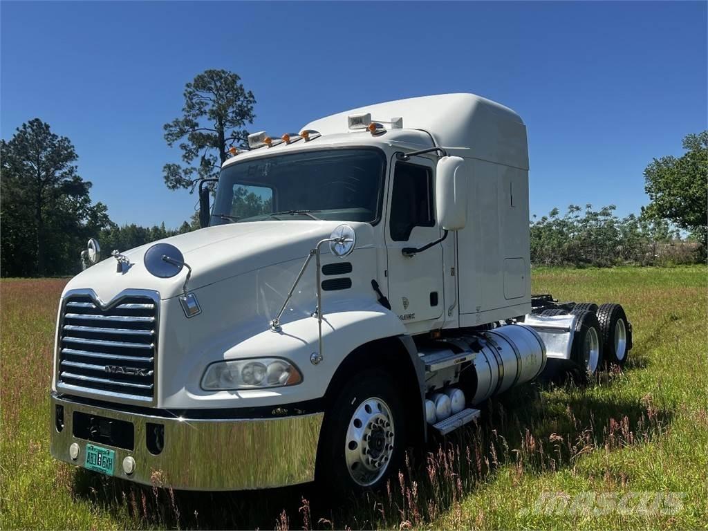 Mack CXU 613 Tracteur routier