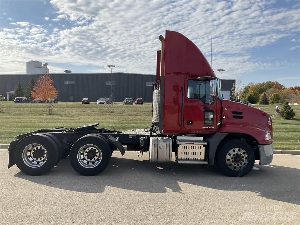 Mack CXU613 Tracteur routier