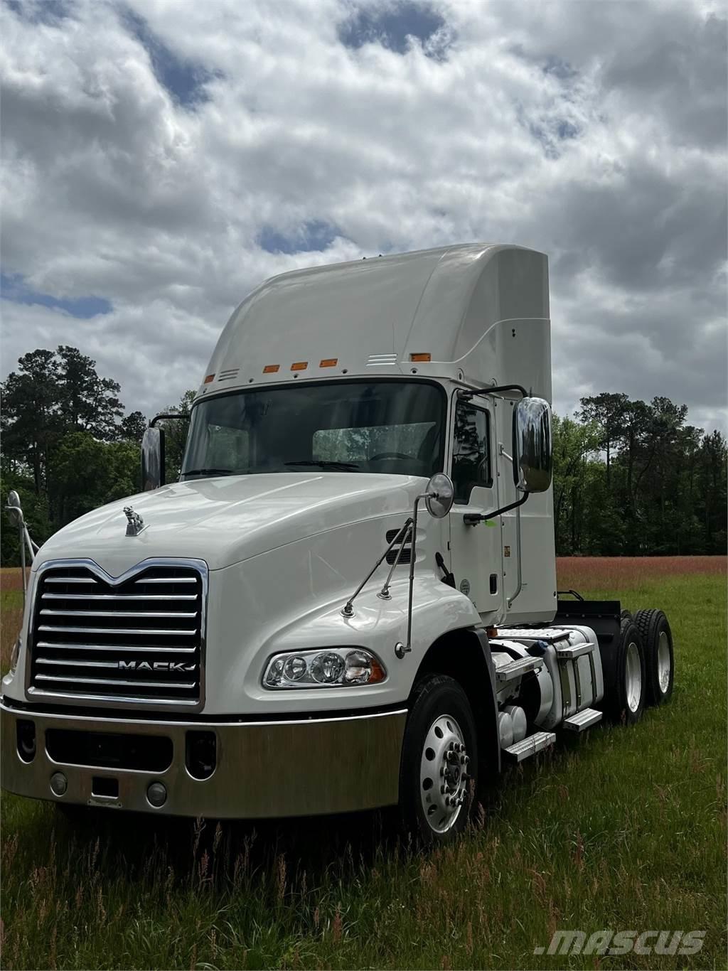 Mack CXU613 Tracteur routier