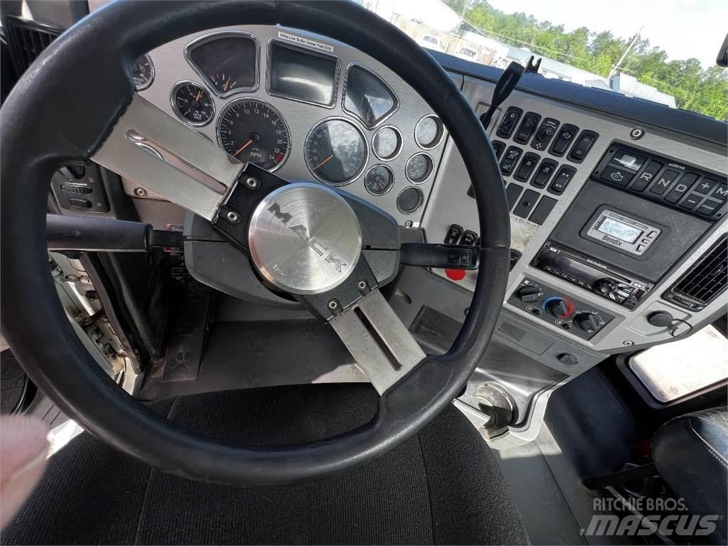 Mack CXU613 Tracteur routier