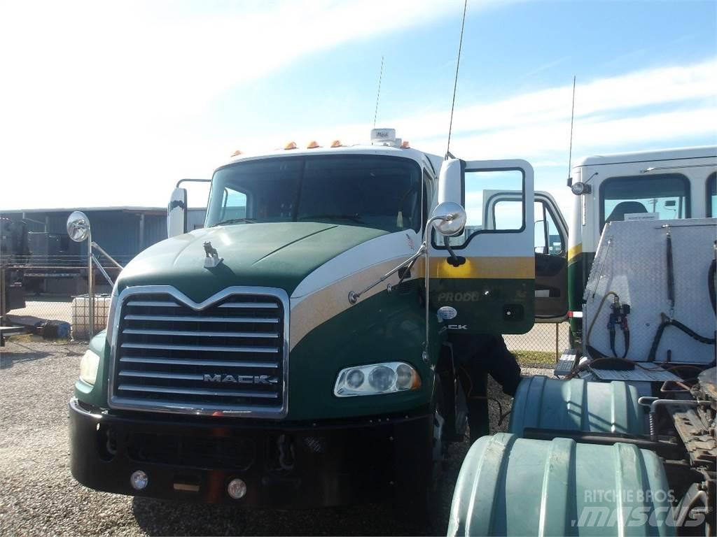 Mack CXU613 Tracteur routier