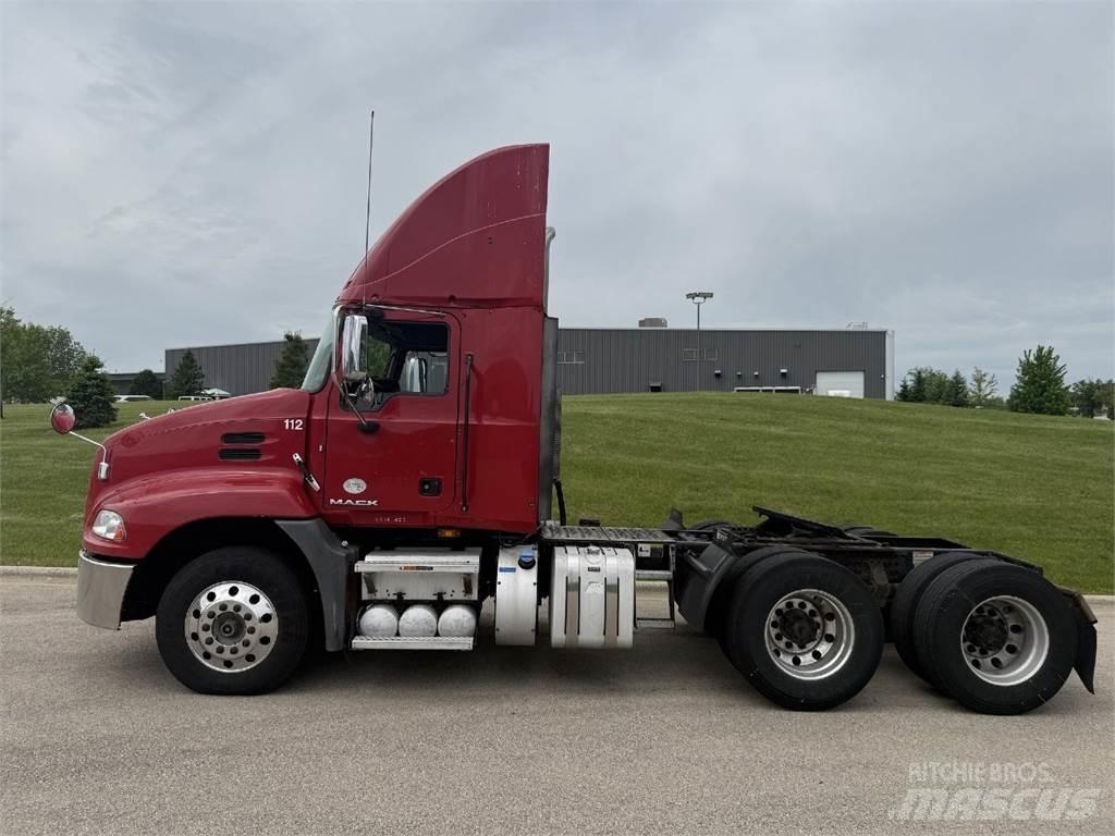Mack CXU613 Tracteur routier