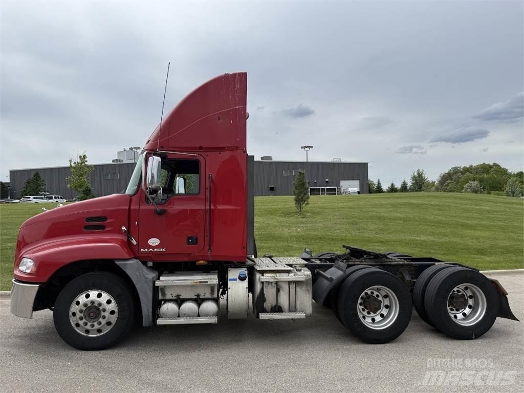 Mack CXU613 Tracteur routier