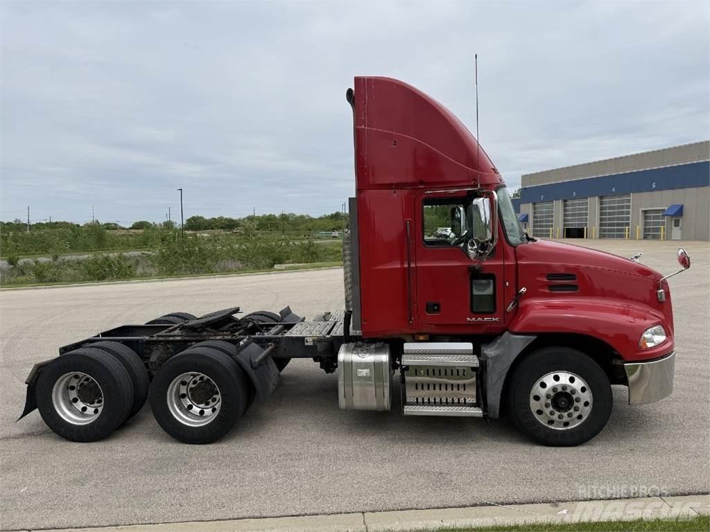 Mack CXU613 Tracteur routier