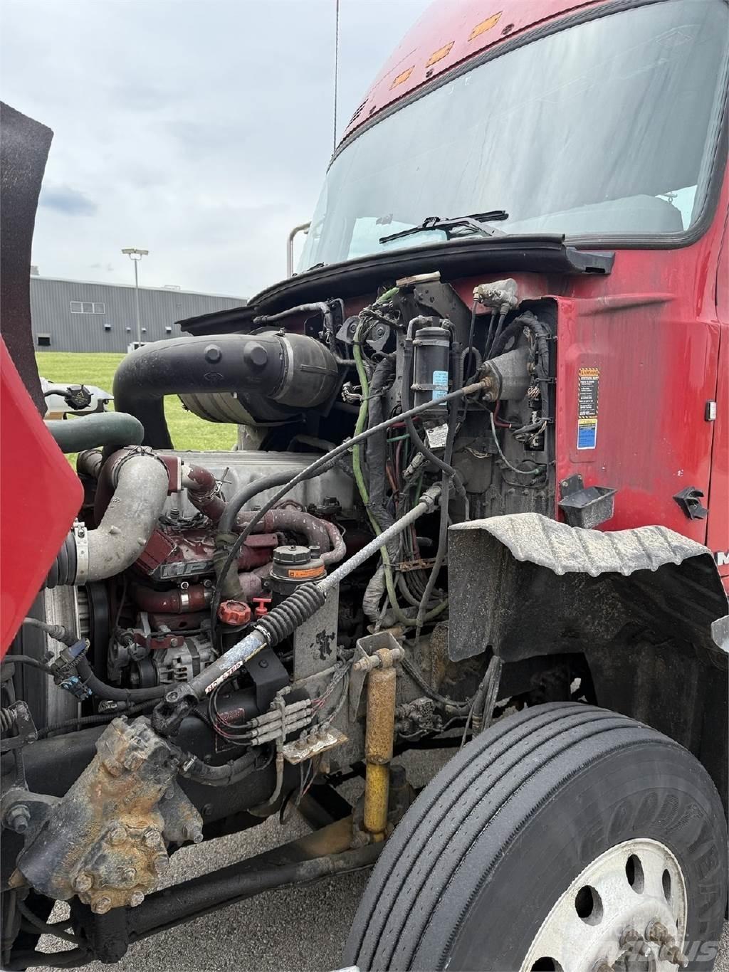 Mack CXU613 Tracteur routier