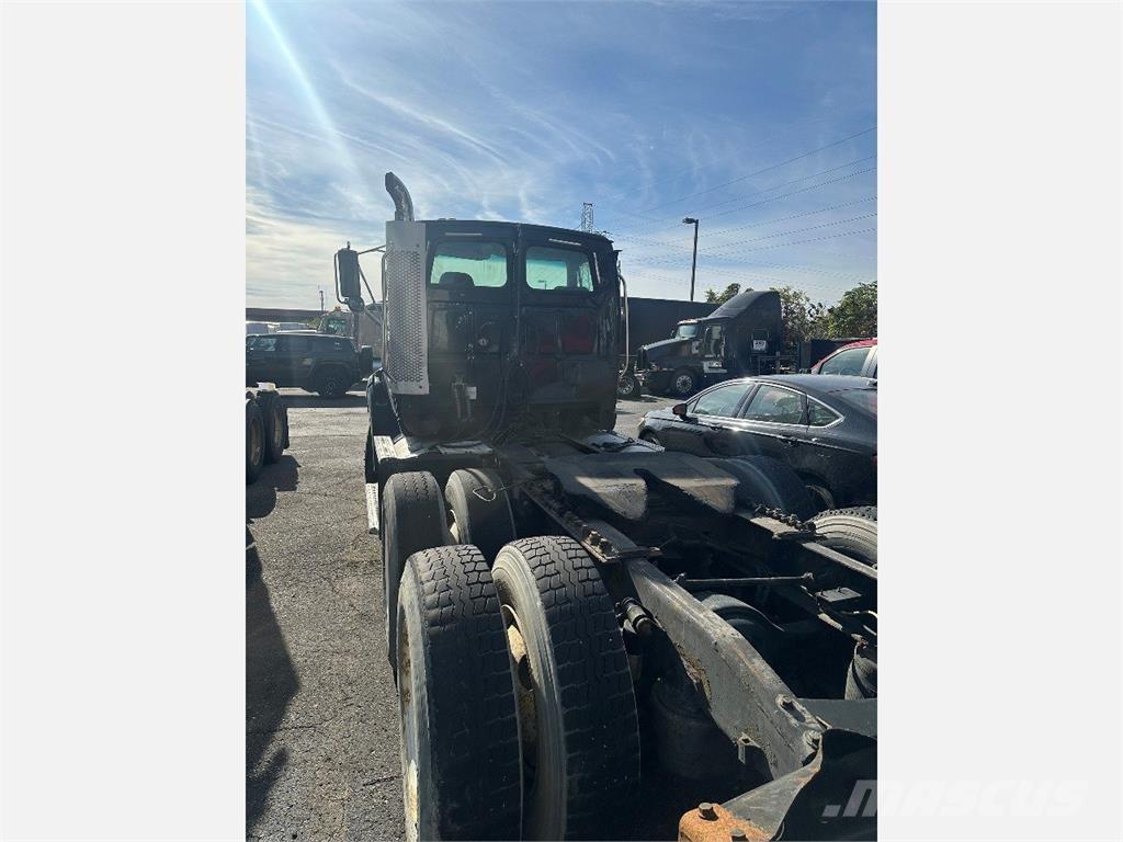 Sterling A9500 Tracteur routier