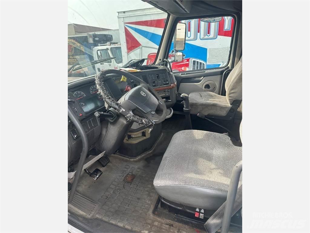 Volvo VNL300 Tracteur routier
