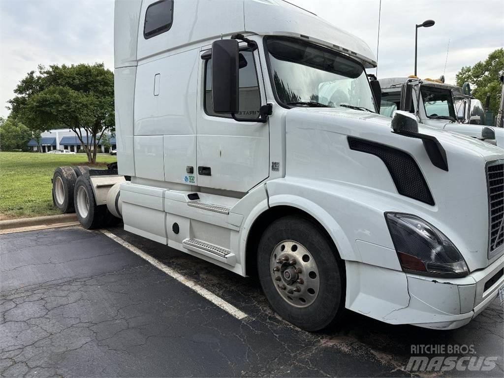 Volvo VNL64T670 Tracteur routier