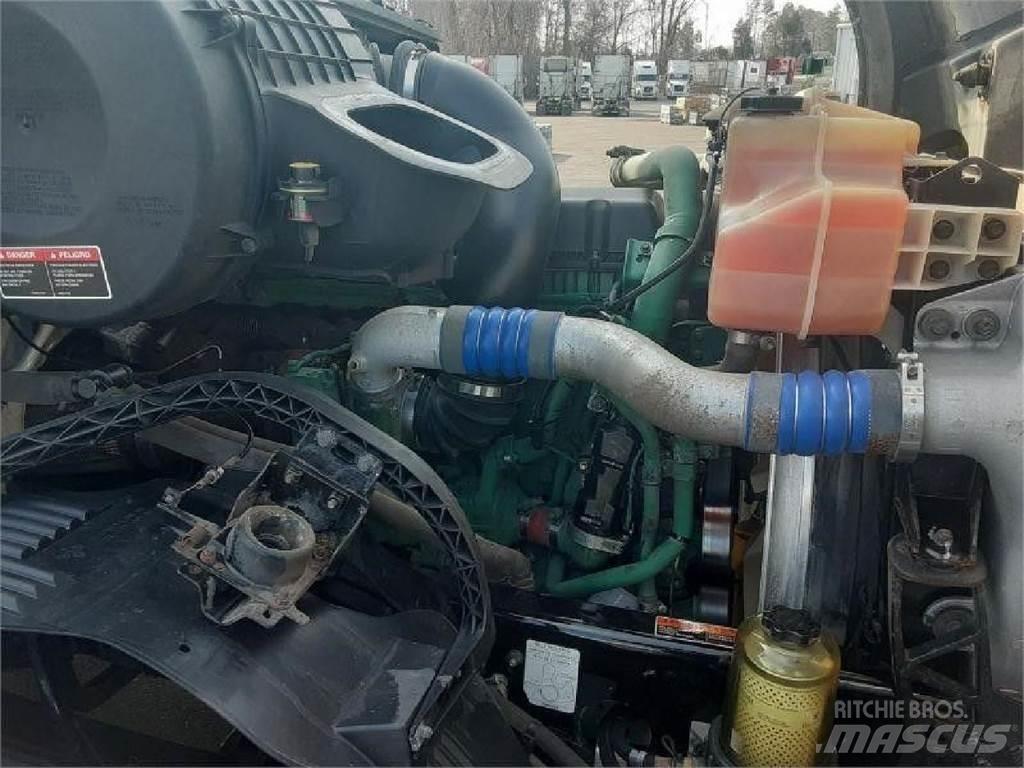 Volvo VNL64T670 Tracteur routier