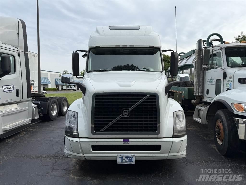 Volvo VNL64T670 Tracteur routier