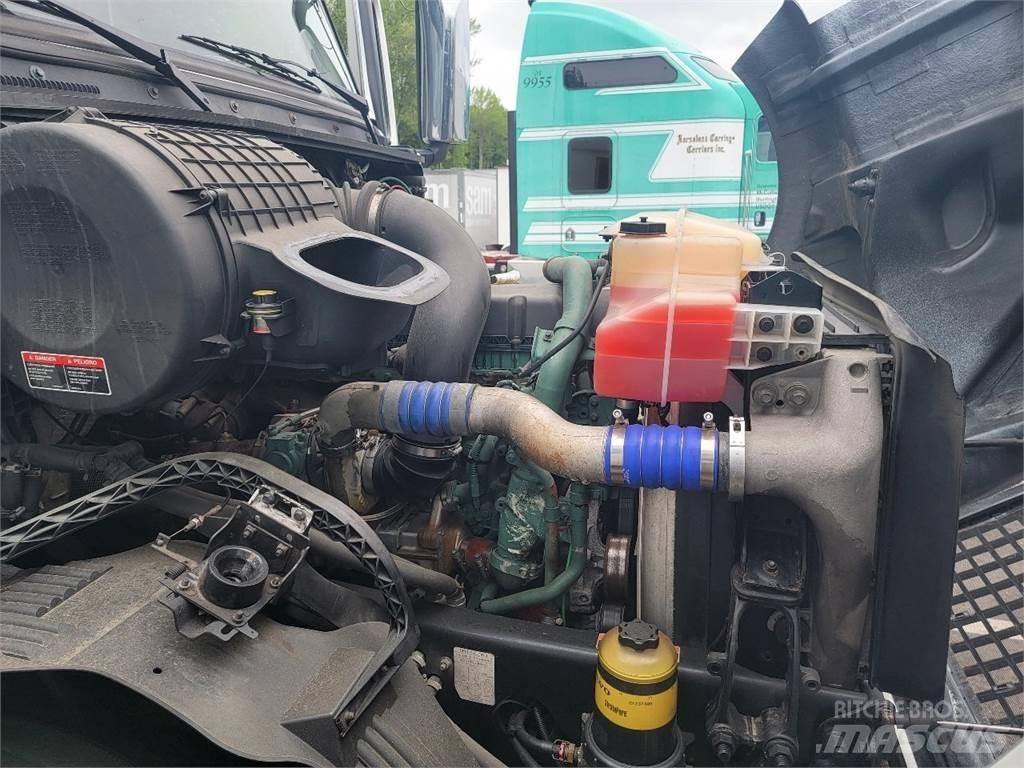 Volvo VNL64T780 Tracteur routier