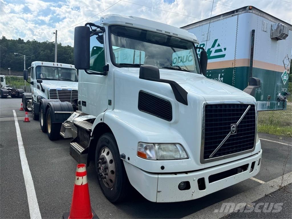 Volvo VNM64T200 Tracteur routier