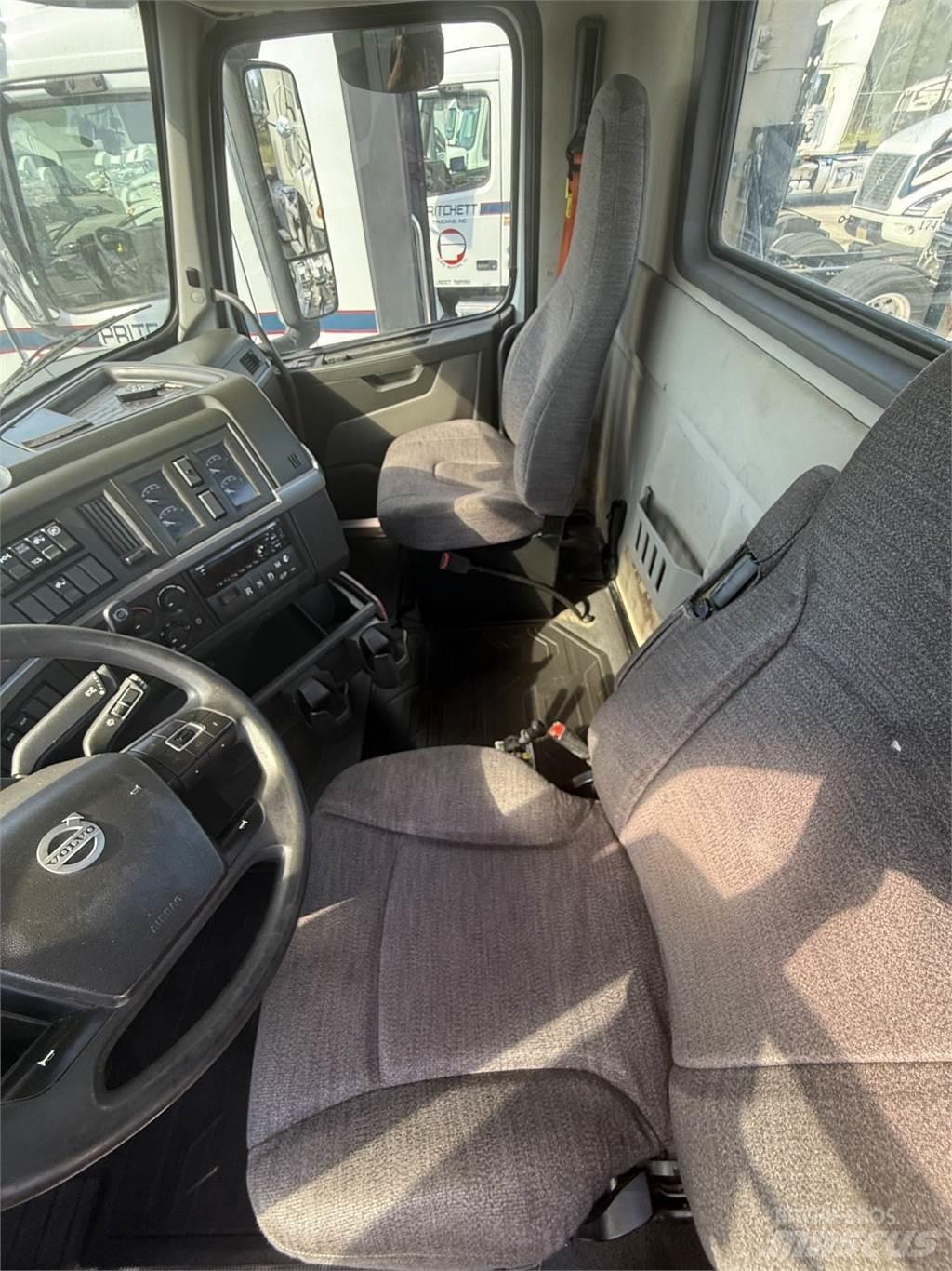 Volvo VNR64T300 Tracteur routier