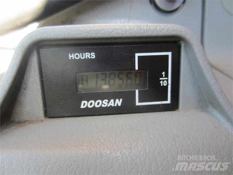 Doosan DX140W-3 Pelle sur pneus