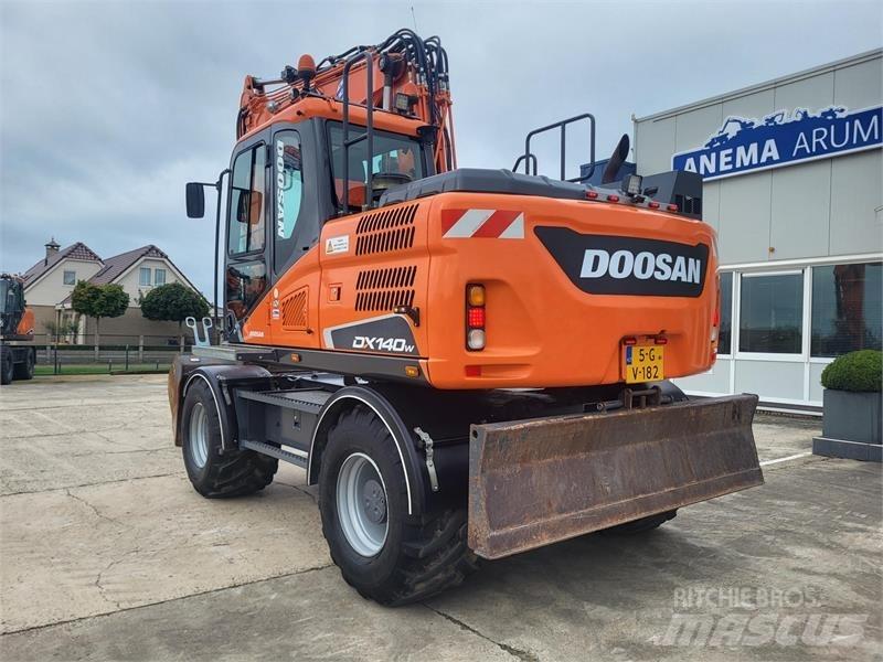 Doosan DX140W-5 Pelle sur pneus