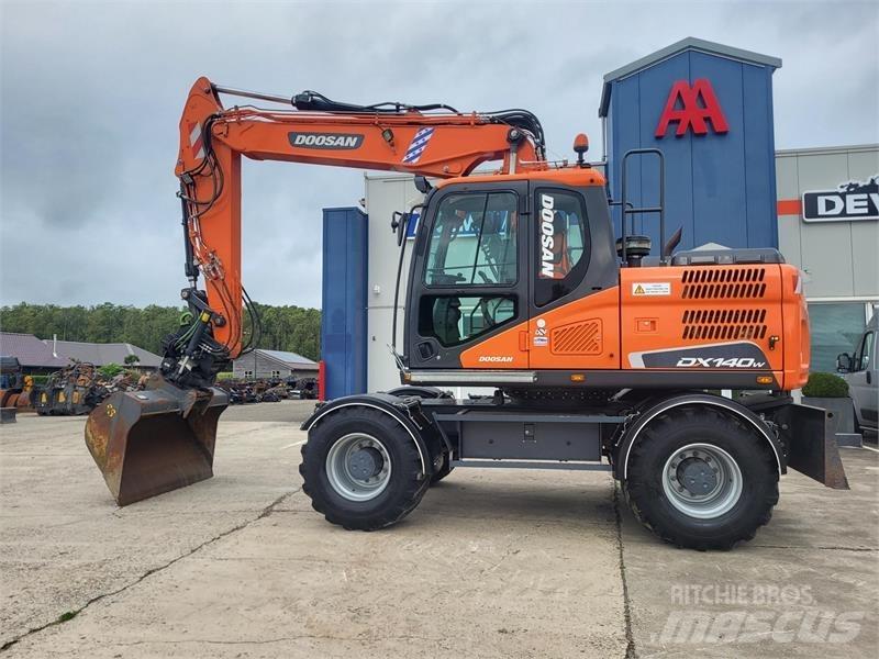Doosan DX140W-5 Pelle sur pneus