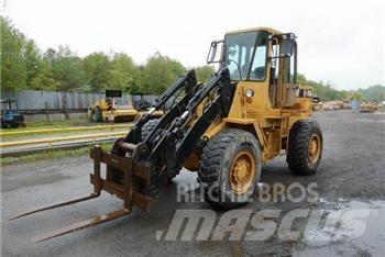 CAT IT28B Chargeuse sur pneus