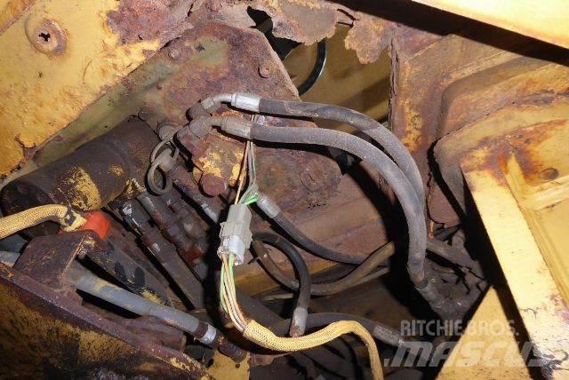 CAT IT28F Chargeuse sur pneus