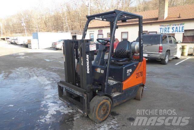 Doosan GC25P-5 Autres Chariots élévateurs
