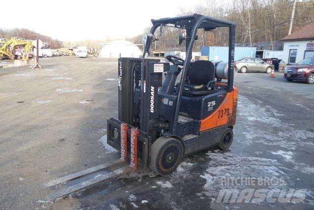 Doosan GC25P-5 Autres Chariots élévateurs