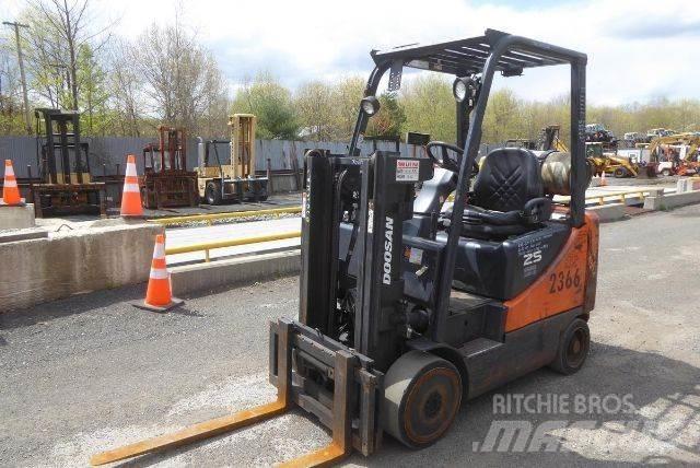 Doosan GC25P-5 Autres Chariots élévateurs