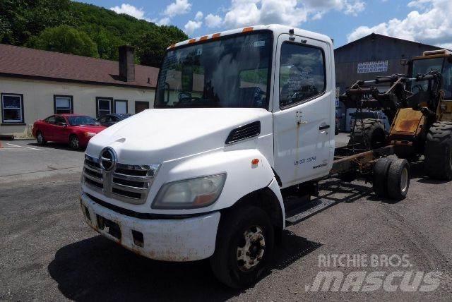 Hino 145 Châssis cabine