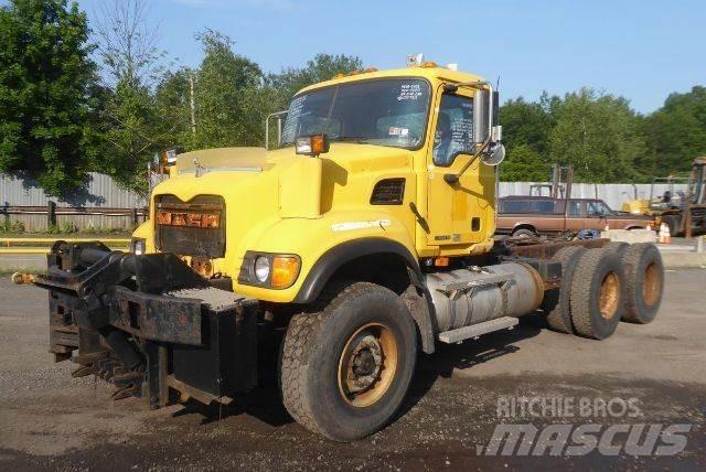 Mack CV713 Châssis cabine