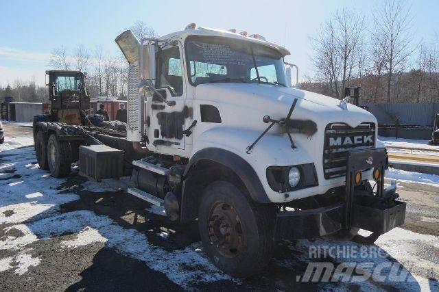 Mack CV713 Châssis cabine