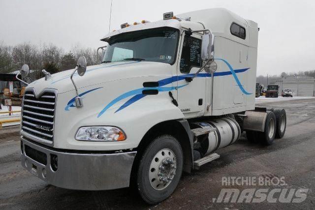 Mack CXU613 Tracteur routier