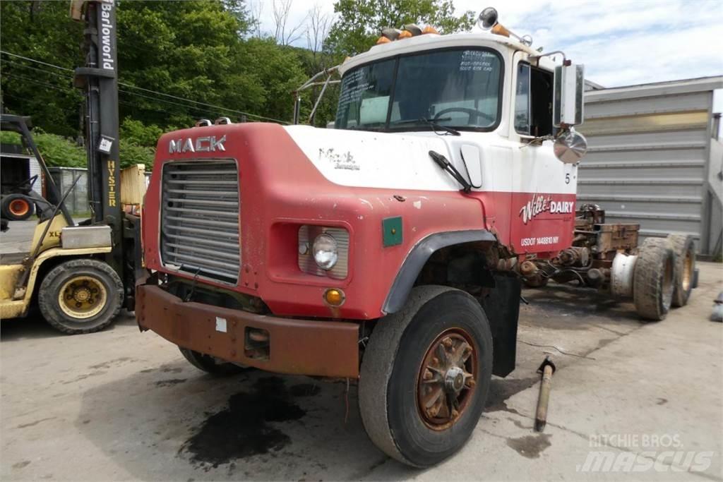 Mack DM688X Châssis cabine