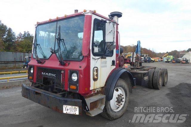 Mack MR688S Châssis cabine