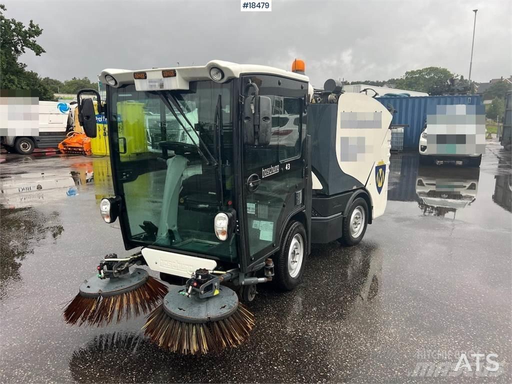 Boschung S2 sweeper Camion balayeur