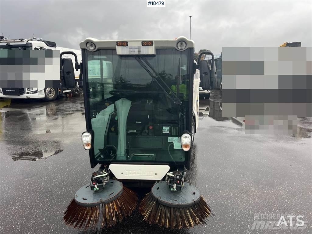 Boschung S2 sweeper Camion balayeur