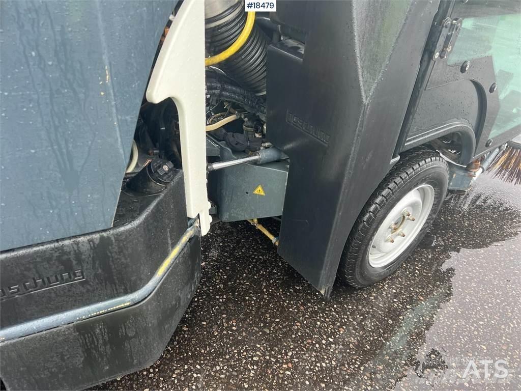 Boschung S2 sweeper Camion balayeur