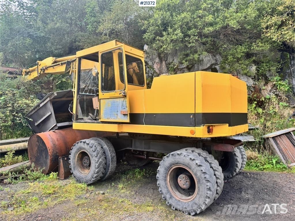 CAT 212B Pelle sur pneus
