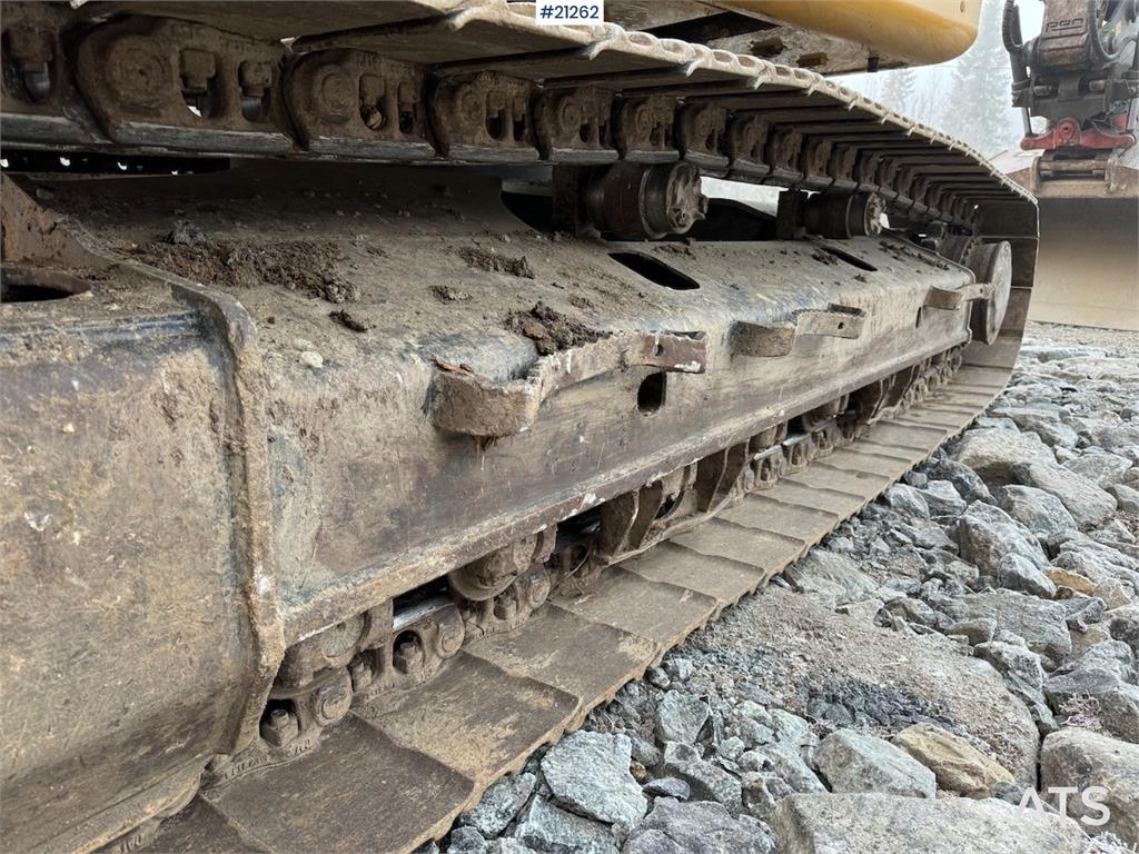 CAT 323 Pelle sur chenilles