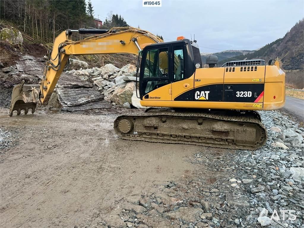 CAT 323D Pelle sur chenilles