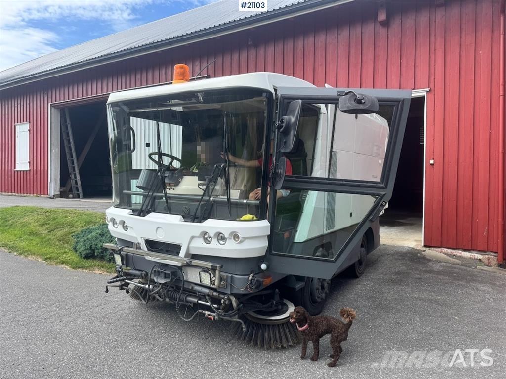 Ravo 540 Sweeper. Camion balayeur