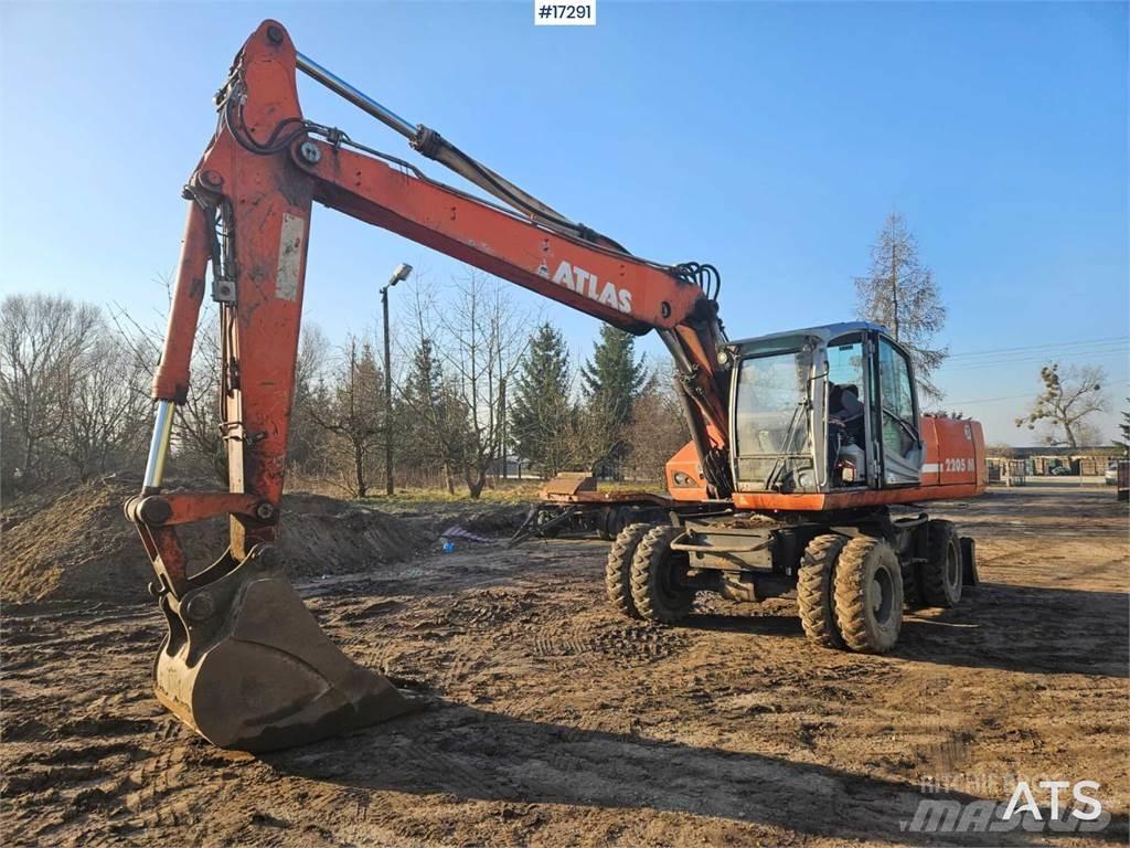 Atlas 2205 Pelle sur pneus