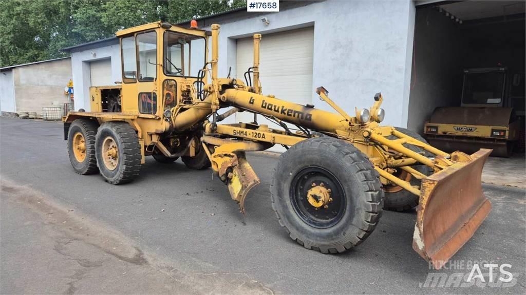 Baukema SHM4-120A Niveleuse