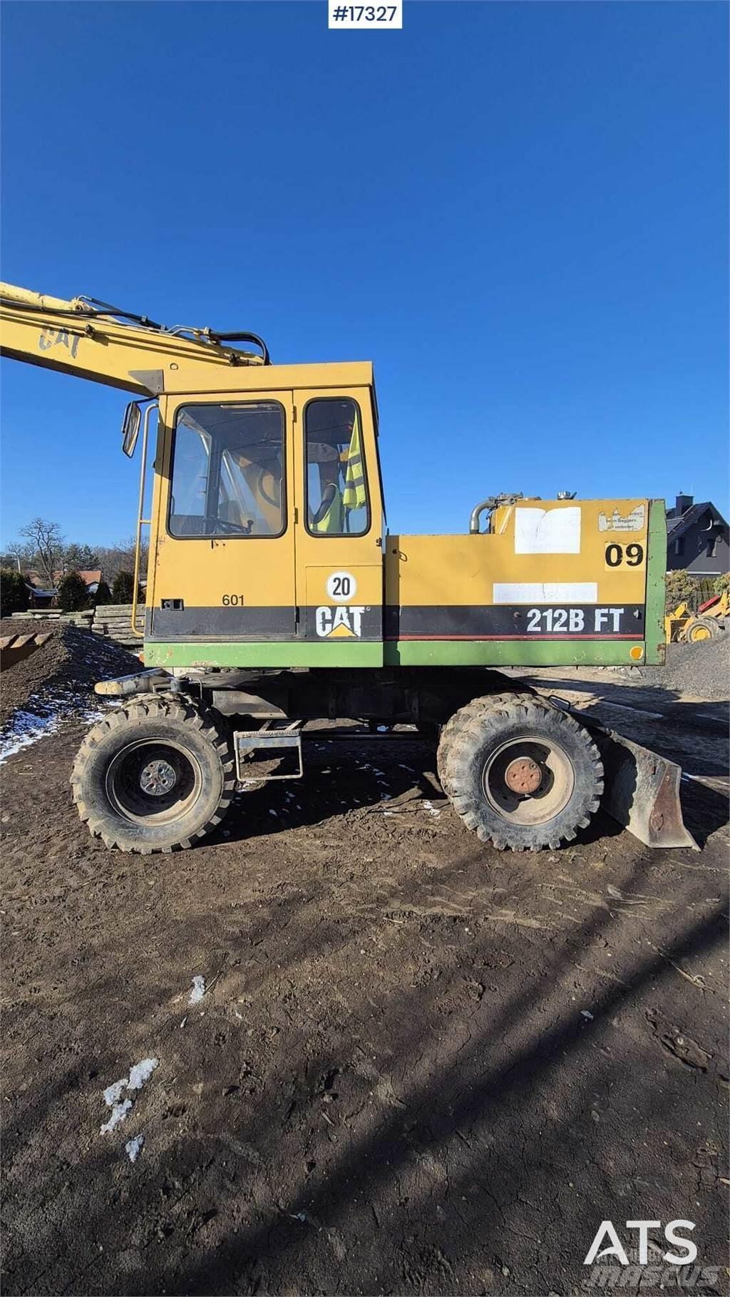 CAT 212BFT Pelle sur pneus