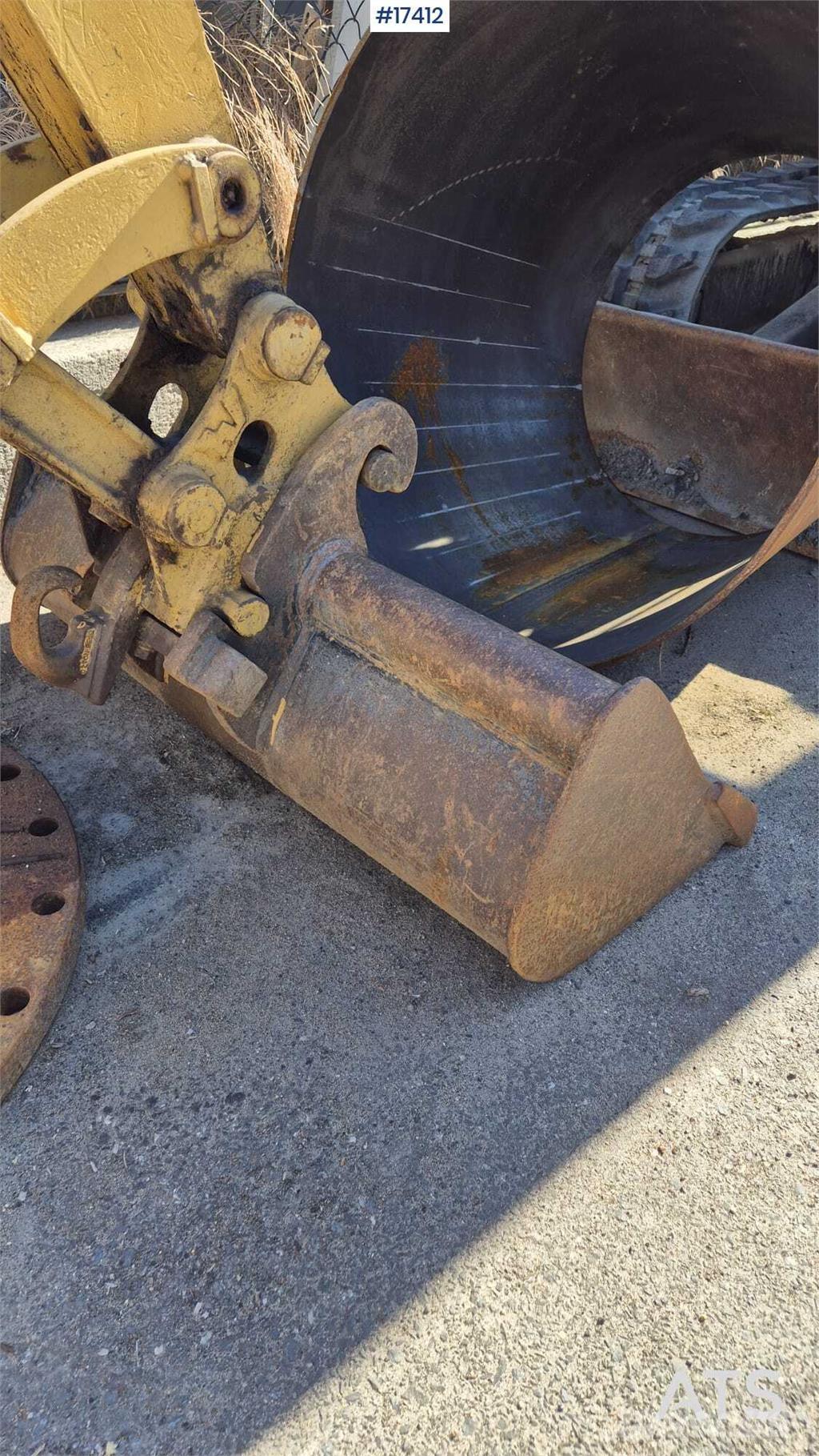 CAT 302.5 Mini pelle < 7t