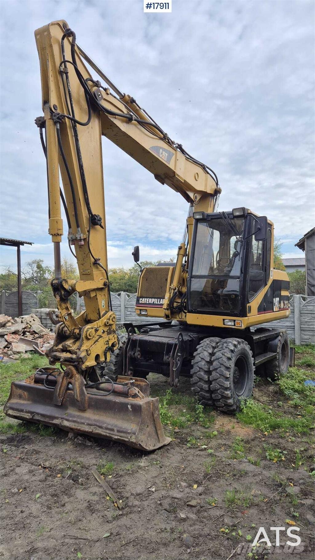 CAT M312 Pelle sur pneus