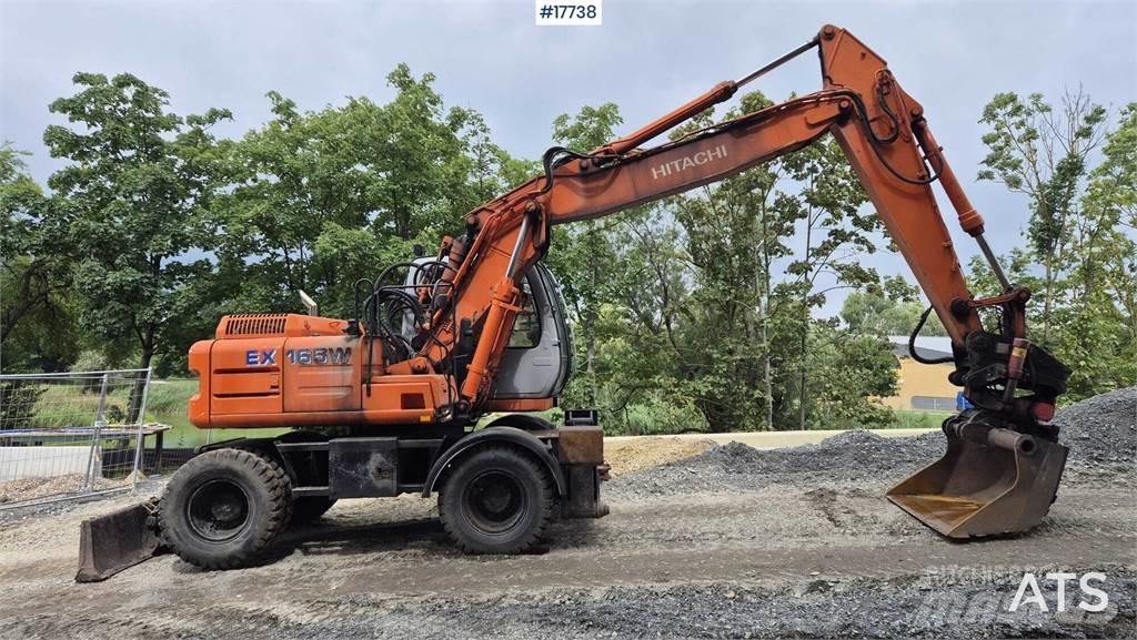 Hitachi EX 165W Pelle sur pneus