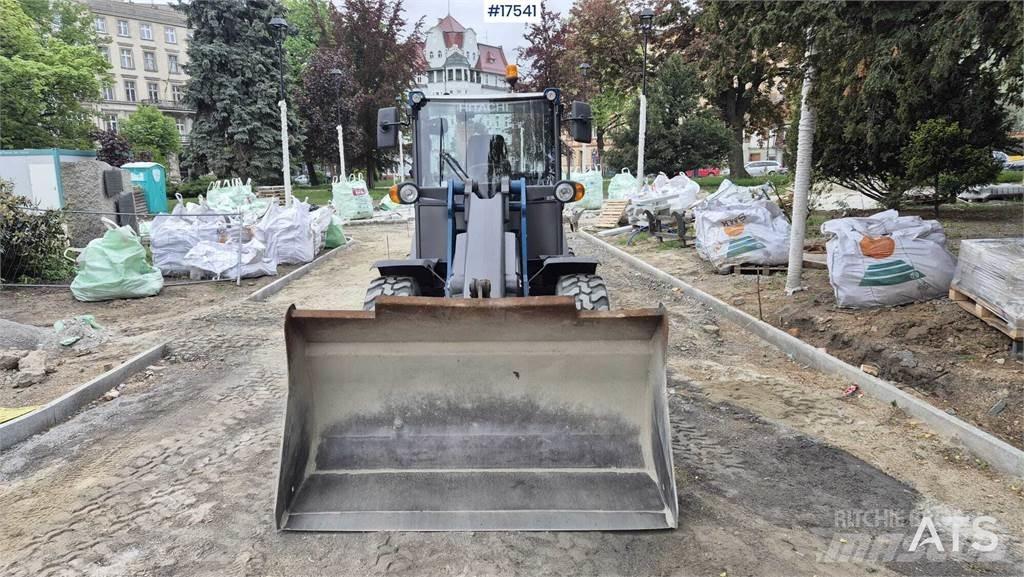 Hitachi ZW 75 Chargeuse sur pneus